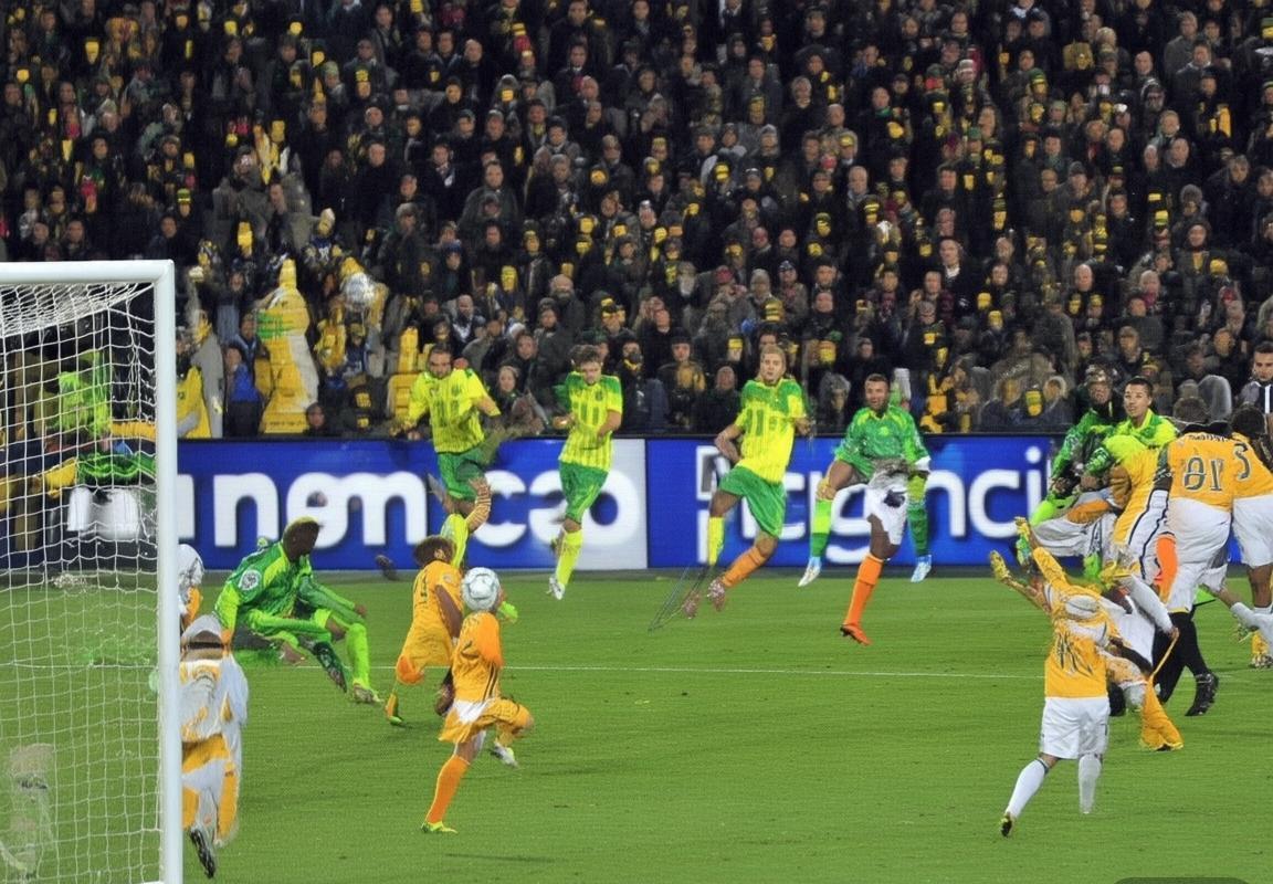 2011欧冠巴阿巅峰对决：足球智慧与争议瞬间(图3)